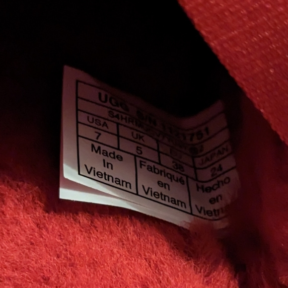 UGG Australia Super Fluff Slipper in Ribbon Red - Picture 10 of 13